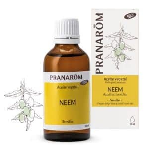 El aceite vegetal BIO de neem se ha utilizado tradicionalmente en la medicina ayurvédica por sus propiedades purificadoras y limpiadoras. Sirve para el cuidado de la piel con problemas, el cabello e incluso las plantas.